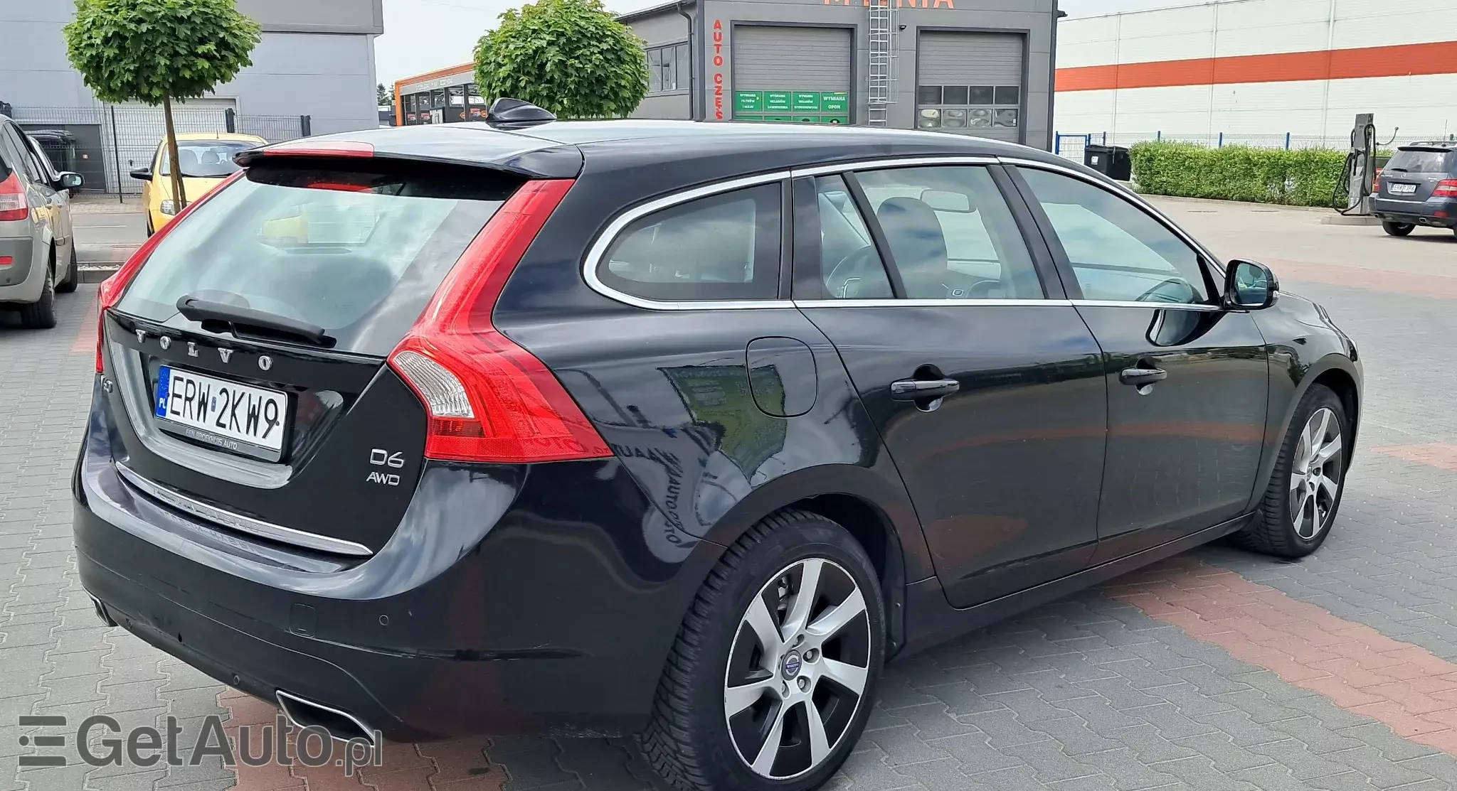 VOLVO V60 