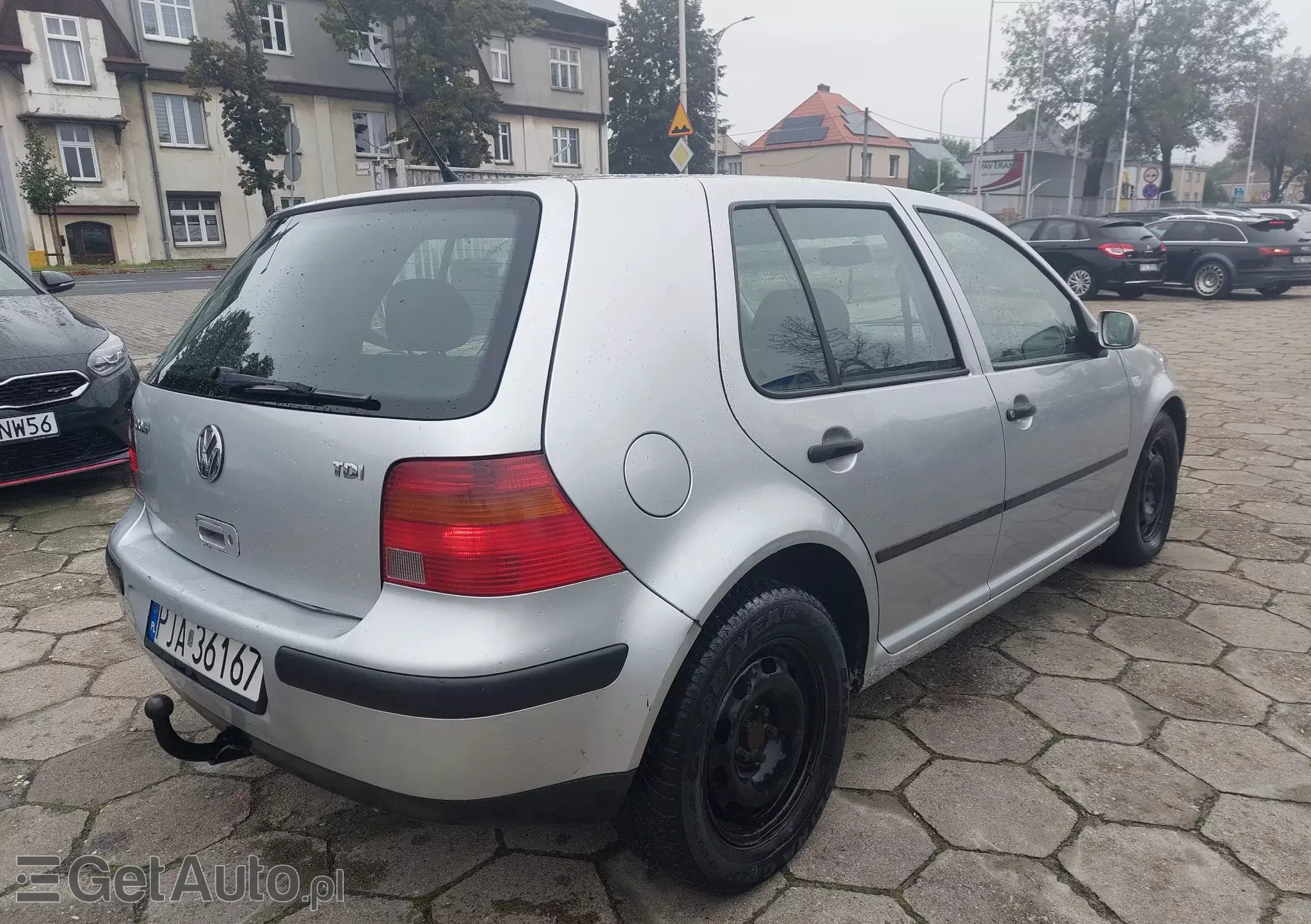 VOLKSWAGEN Golf Basis