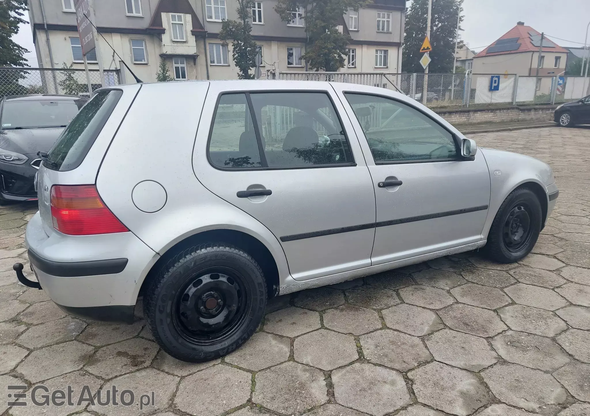 VOLKSWAGEN Golf Basis