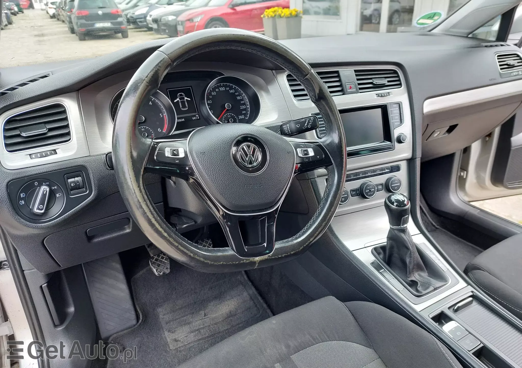 VOLKSWAGEN Golf 