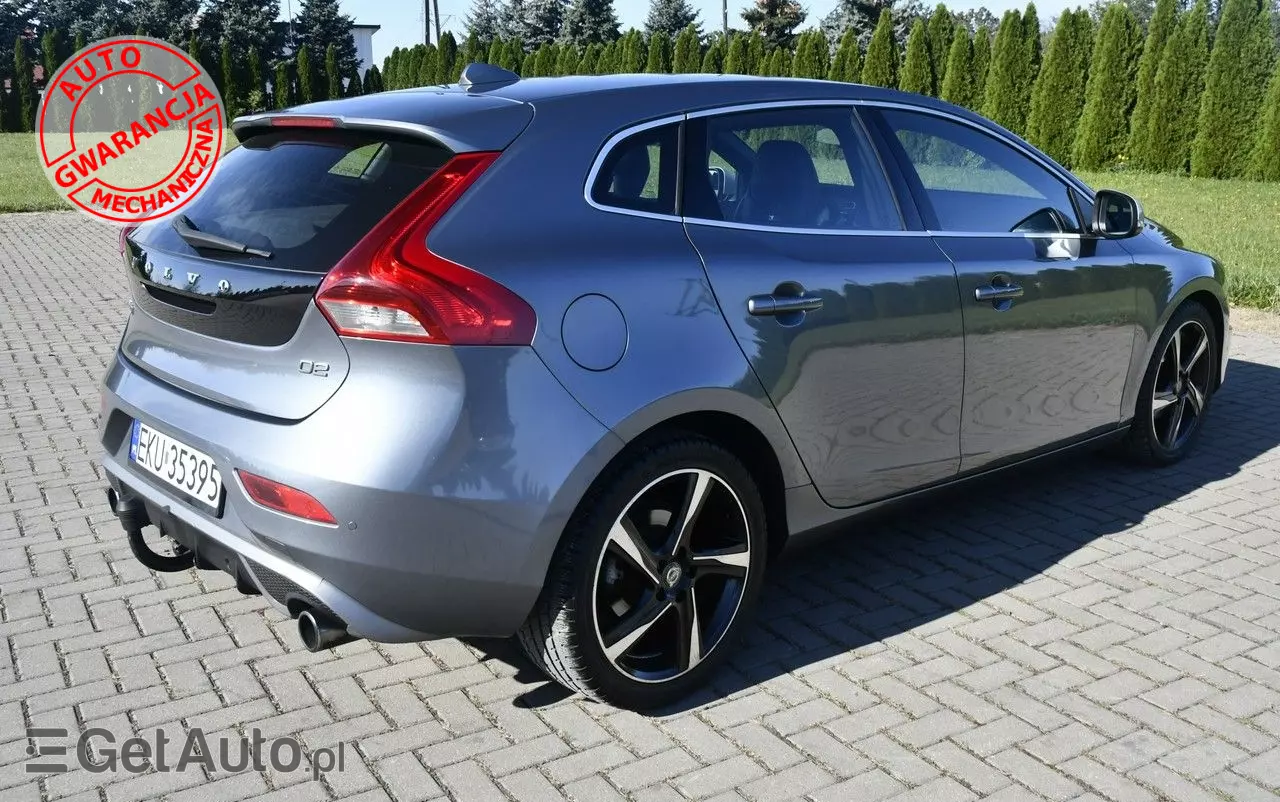 VOLVO V40 