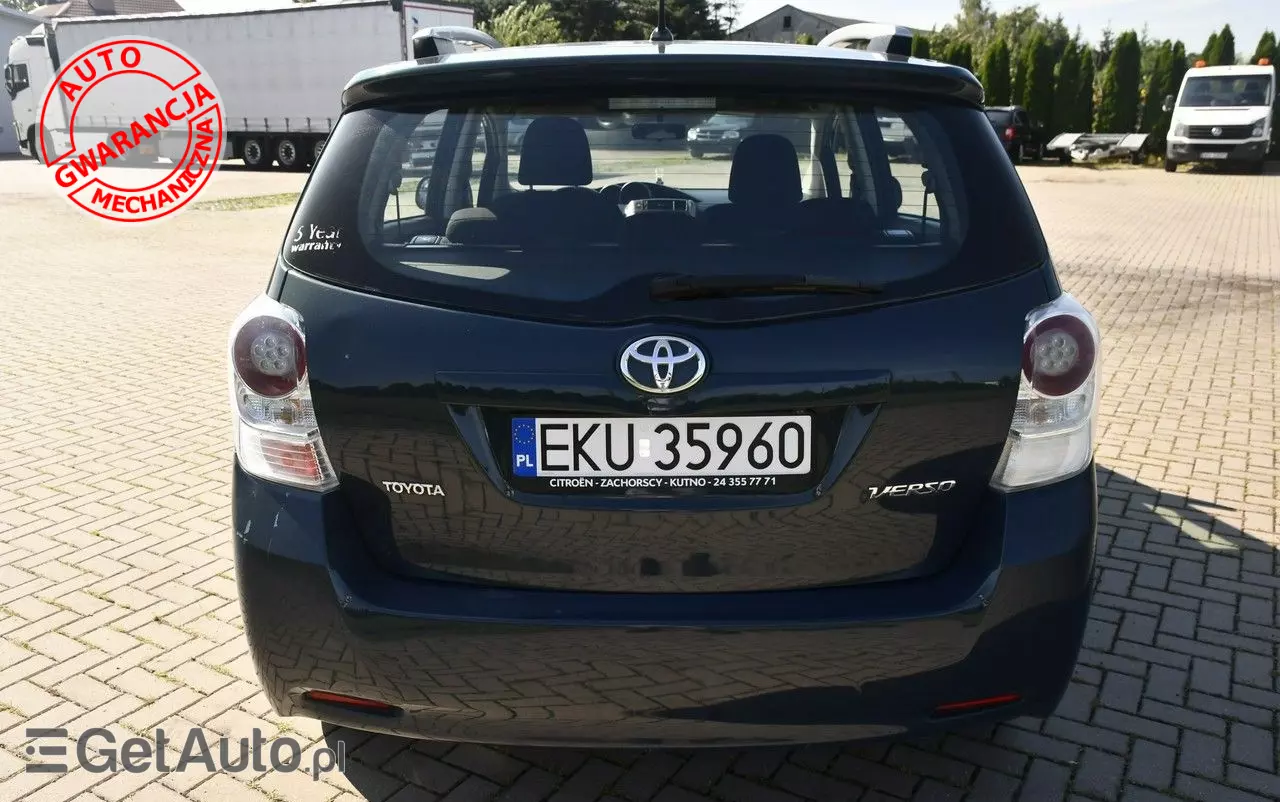 TOYOTA Verso 