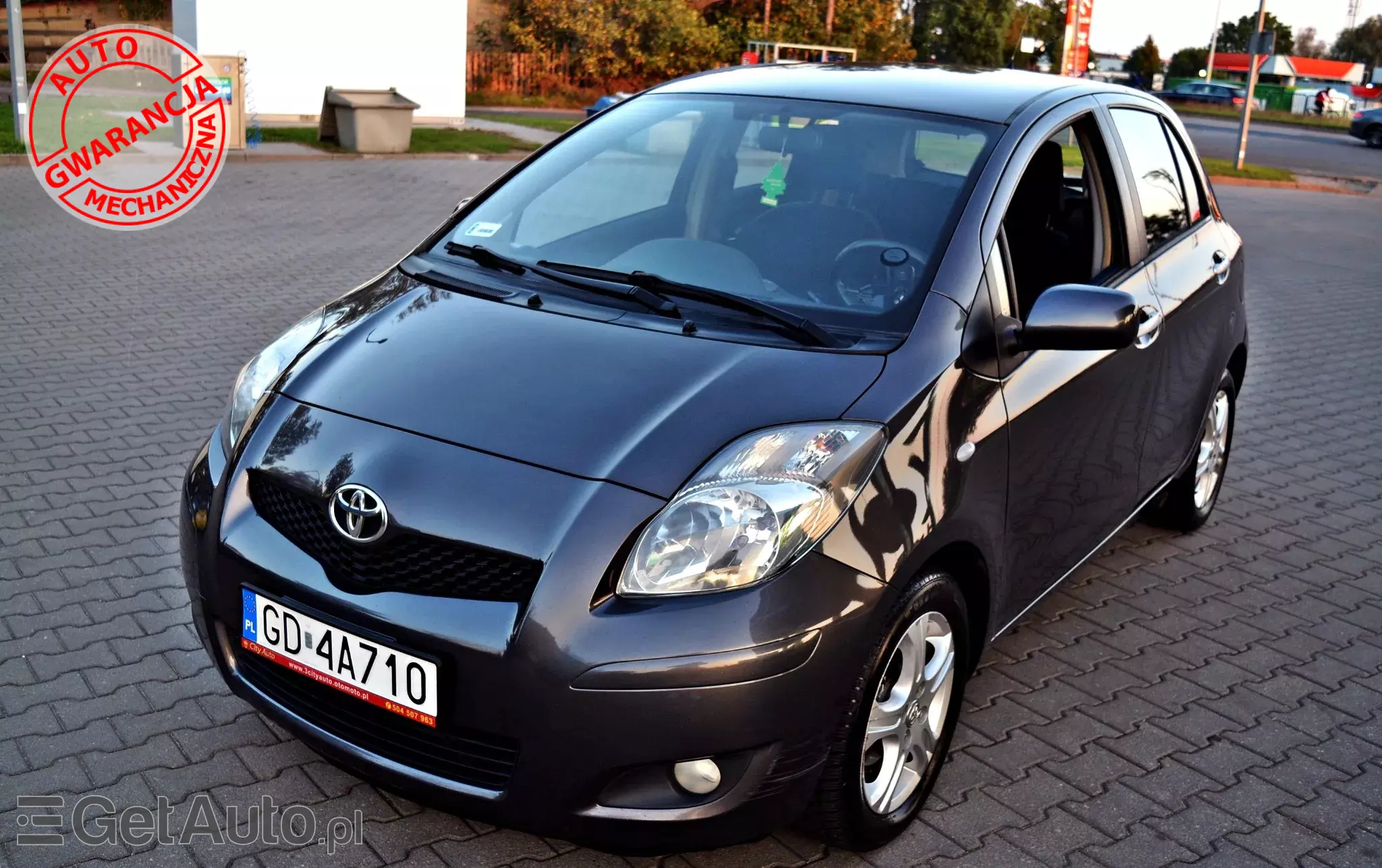 TOYOTA Yaris 