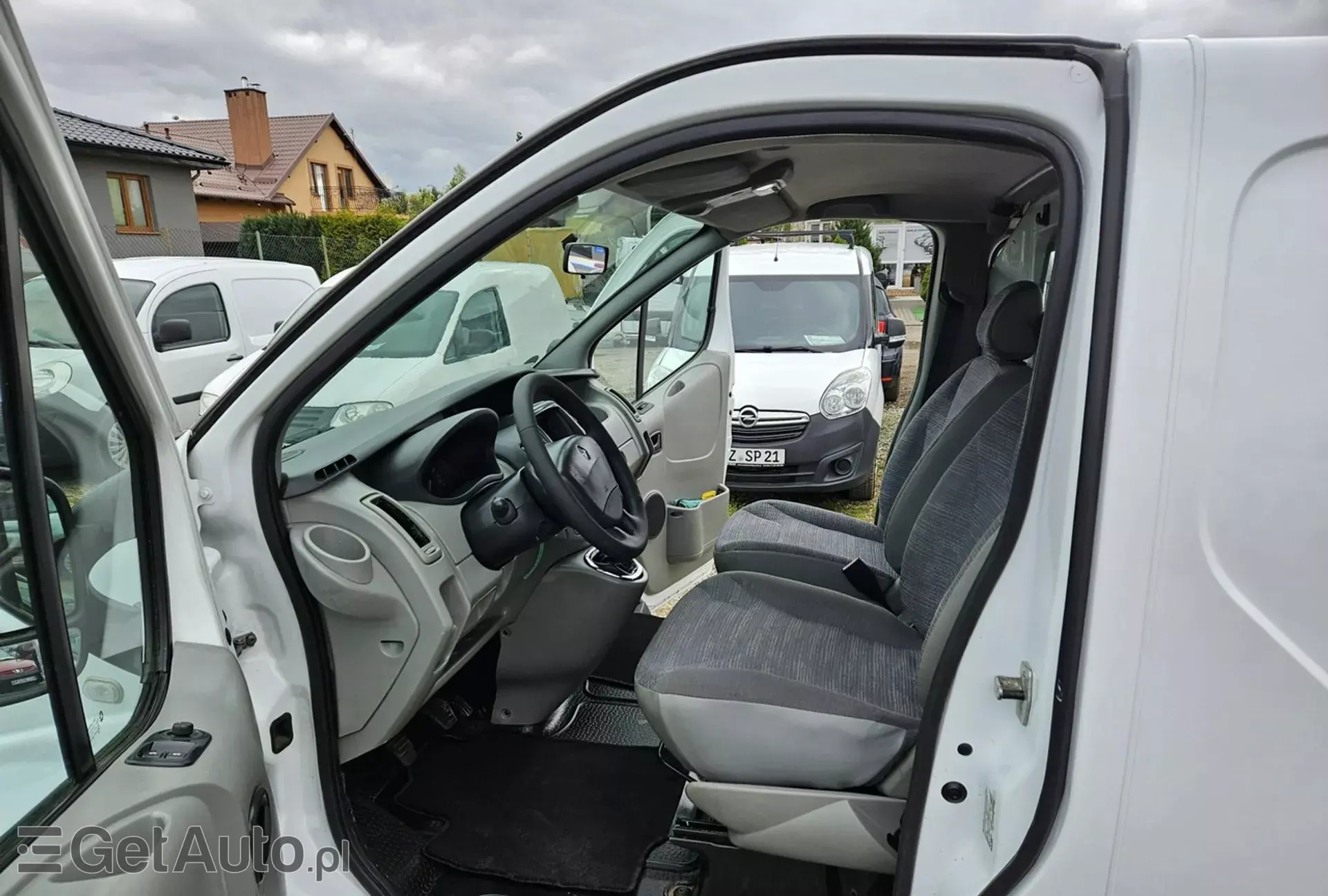 RENAULT Trafic 