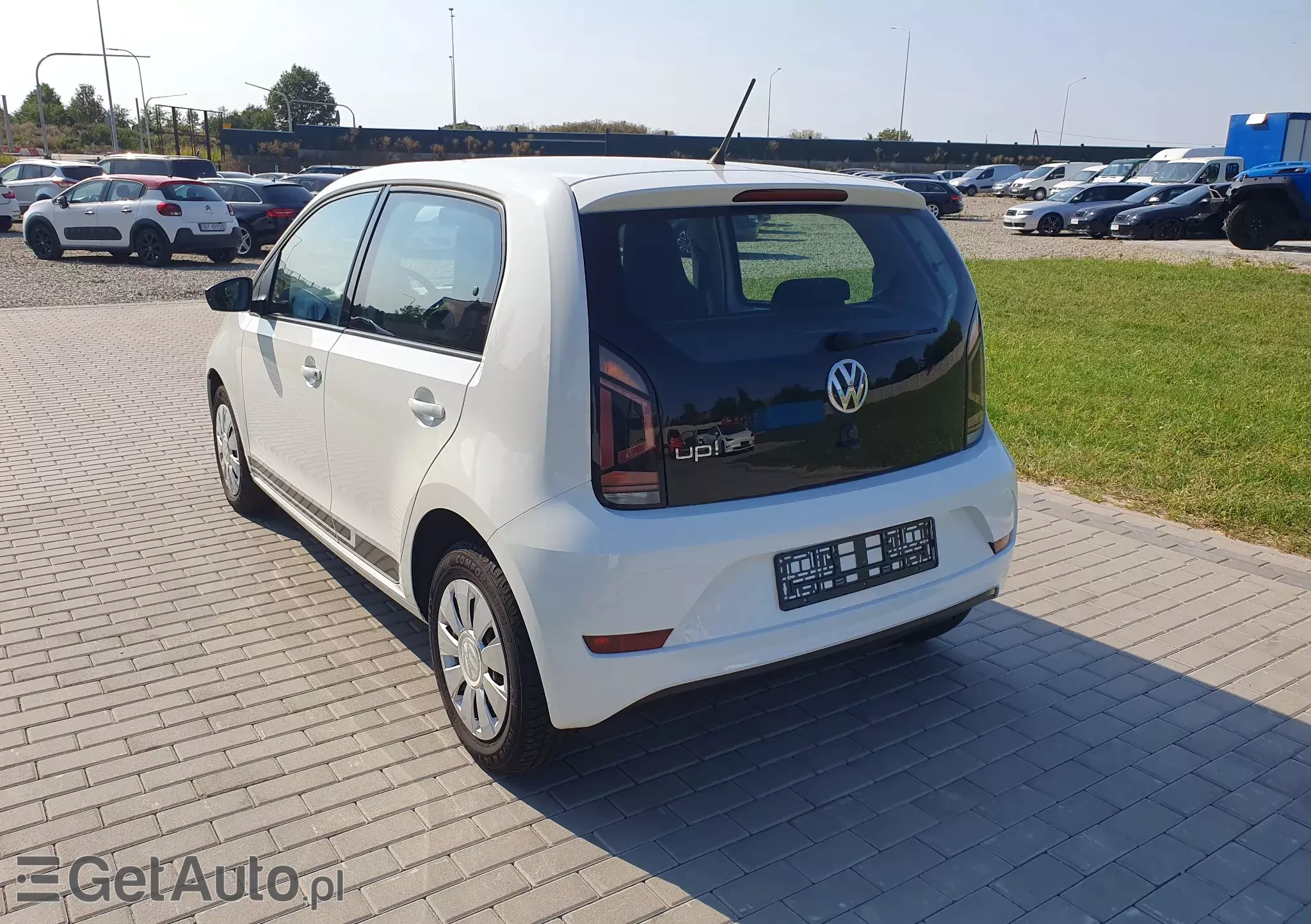 VOLKSWAGEN Up! 