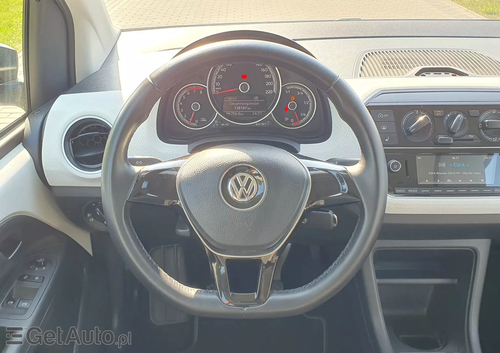 VOLKSWAGEN Up! 