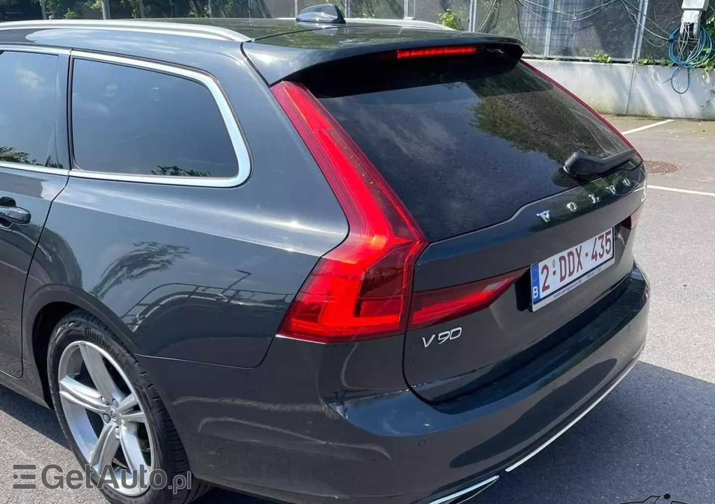 VOLVO V90 