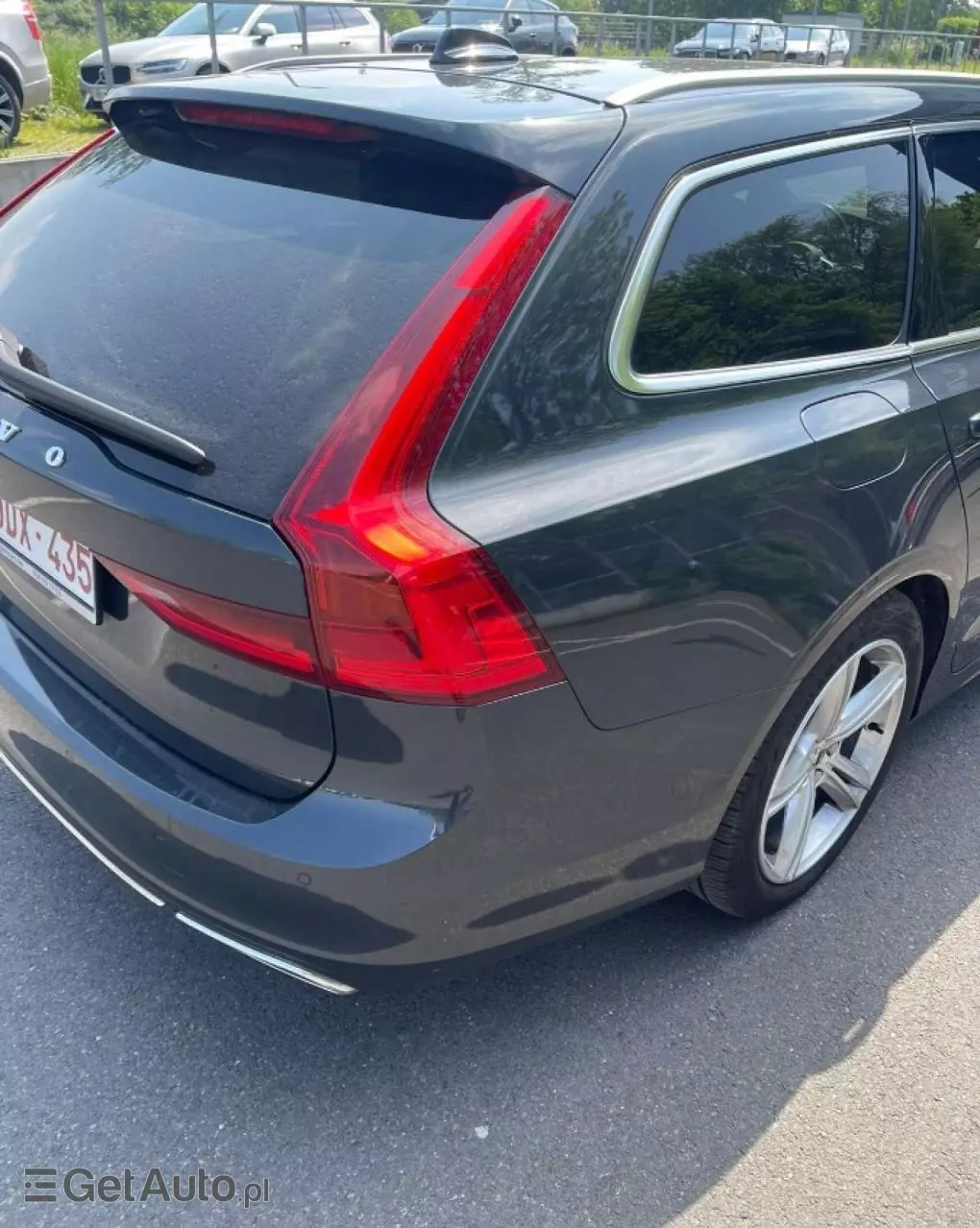 VOLVO V90 