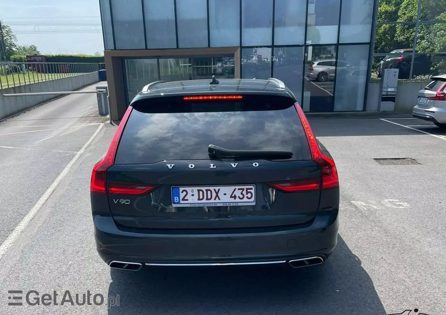 VOLVO V90 