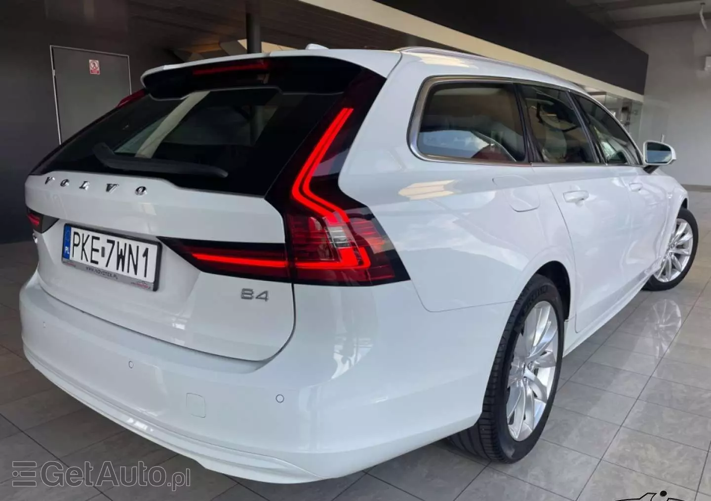 VOLVO V90 