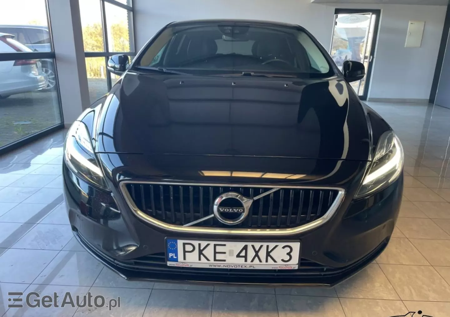 VOLVO V40 