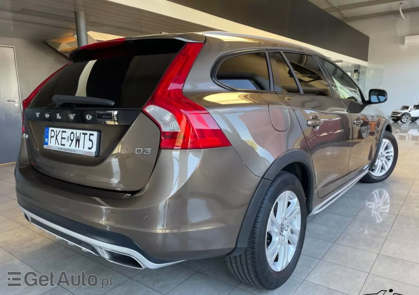 VOLVO V60 Cross Country Momentum