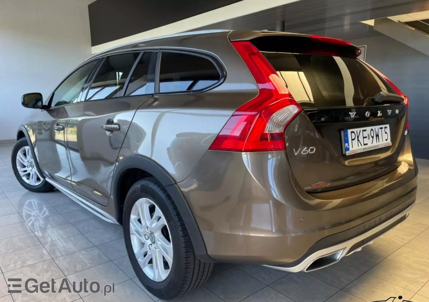 VOLVO V60 Cross Country Momentum