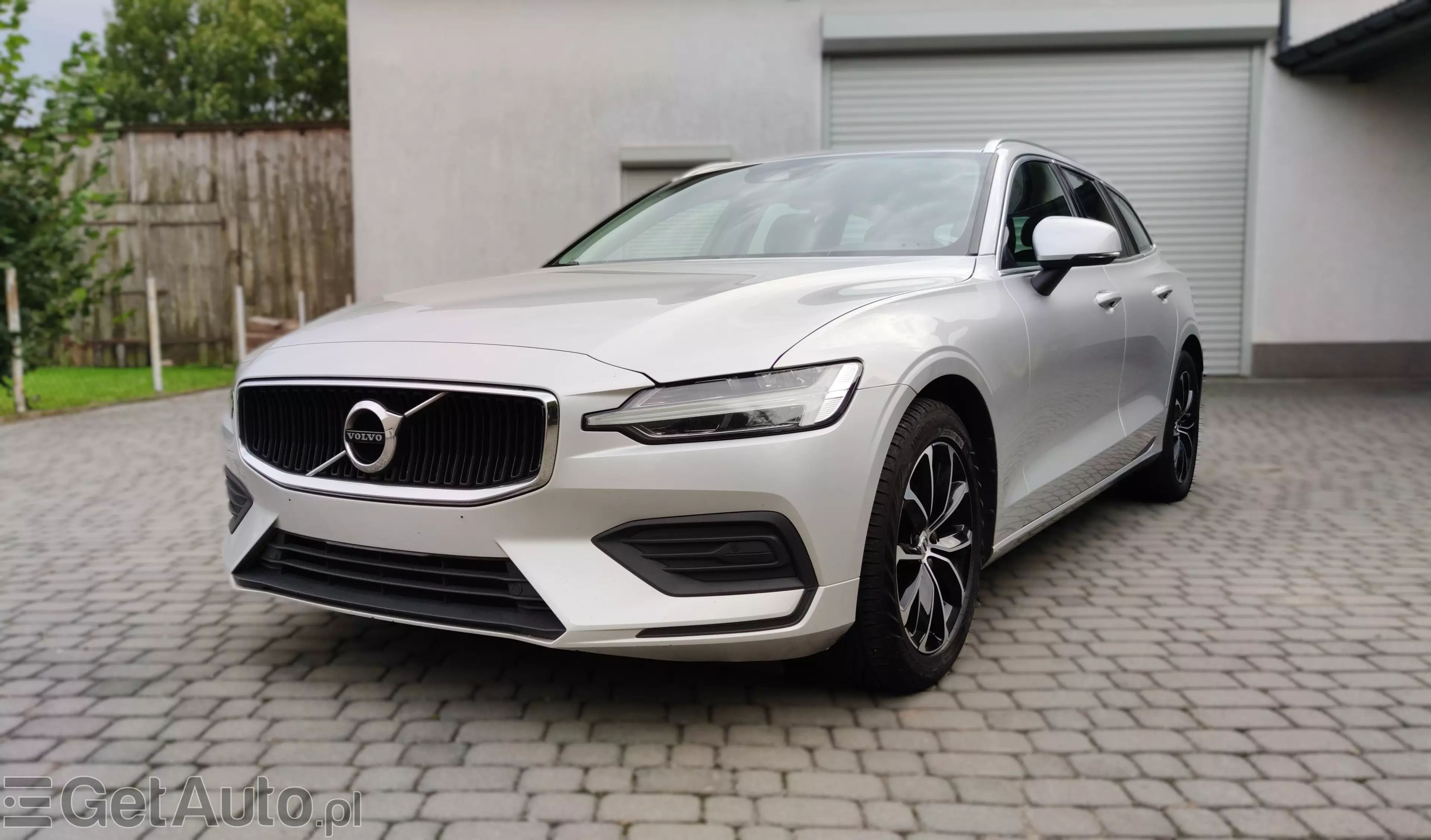 VOLVO V60 Momentum Pro