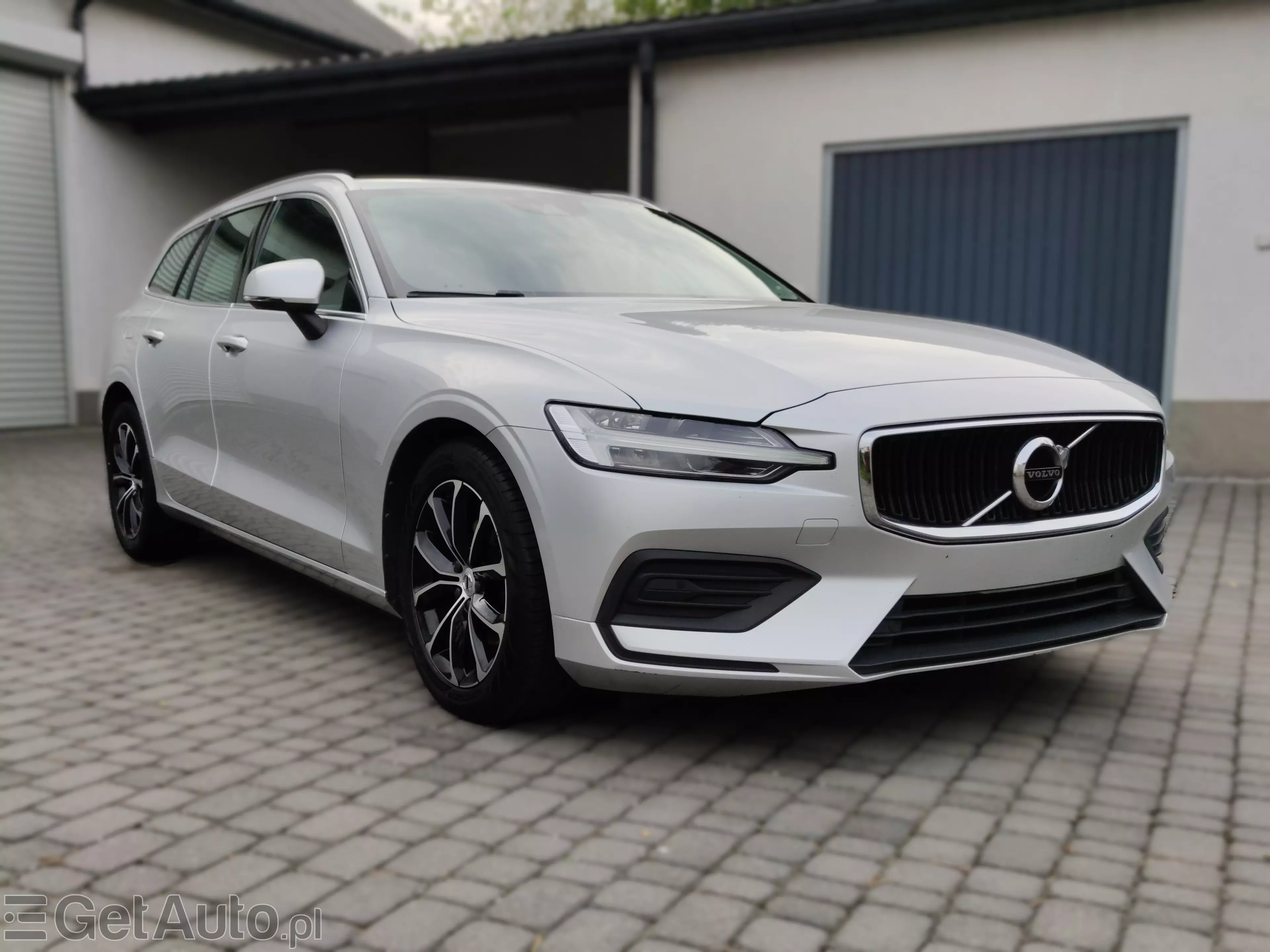 VOLVO V60 Momentum Pro