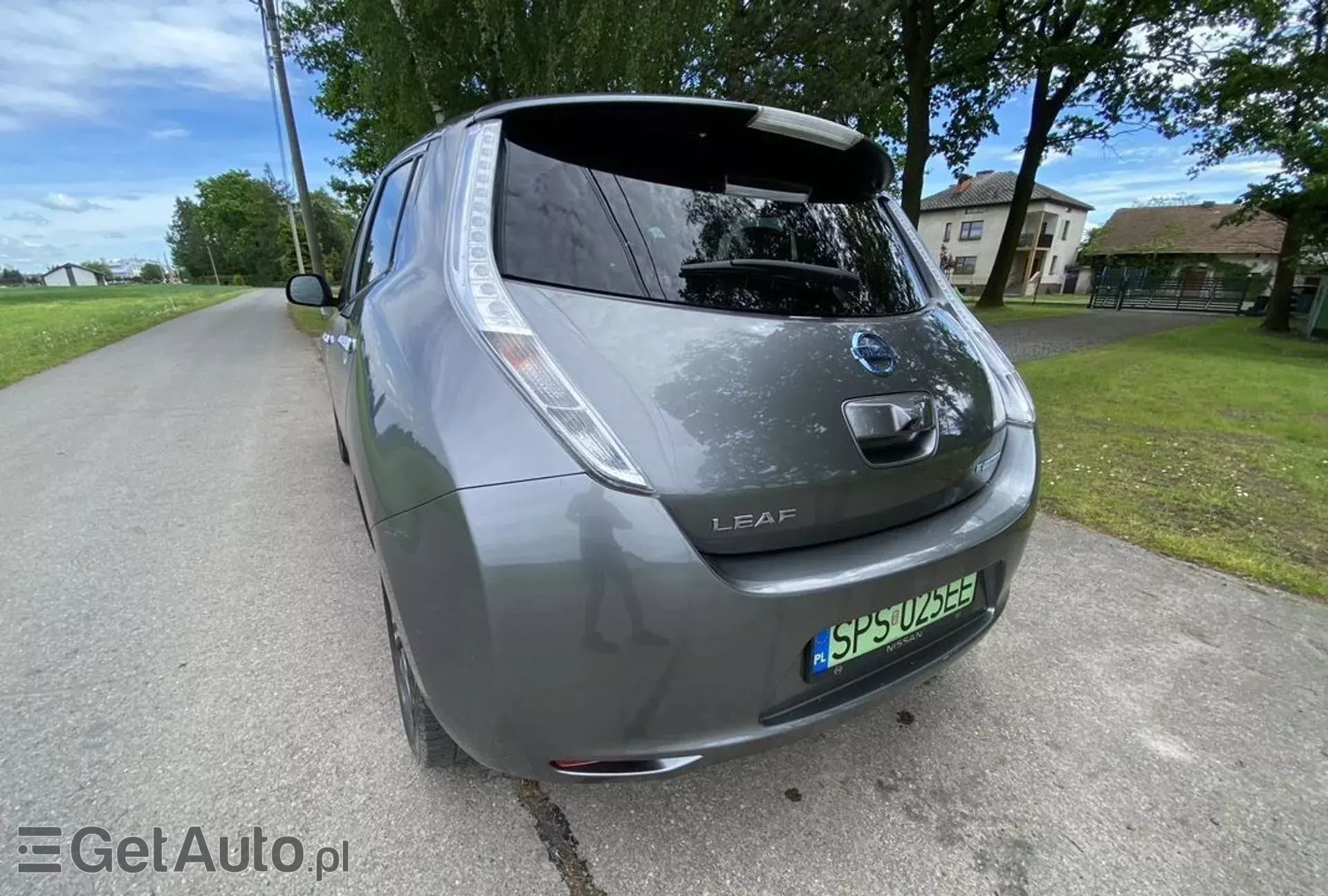 NISSAN Leaf 