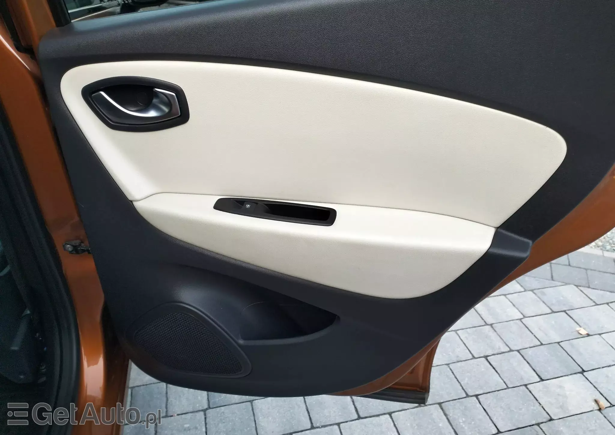 RENAULT Captur Initiale Paris