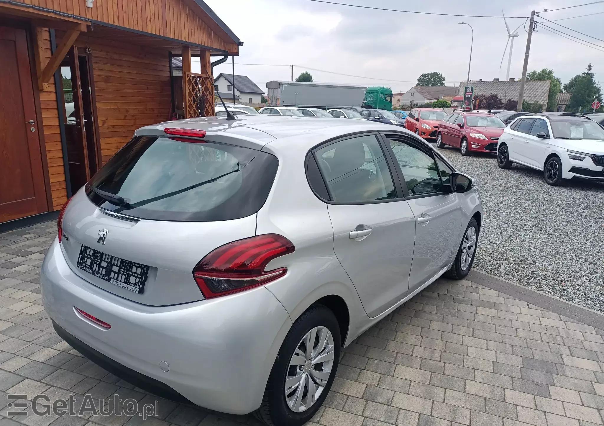 PEUGEOT 208 