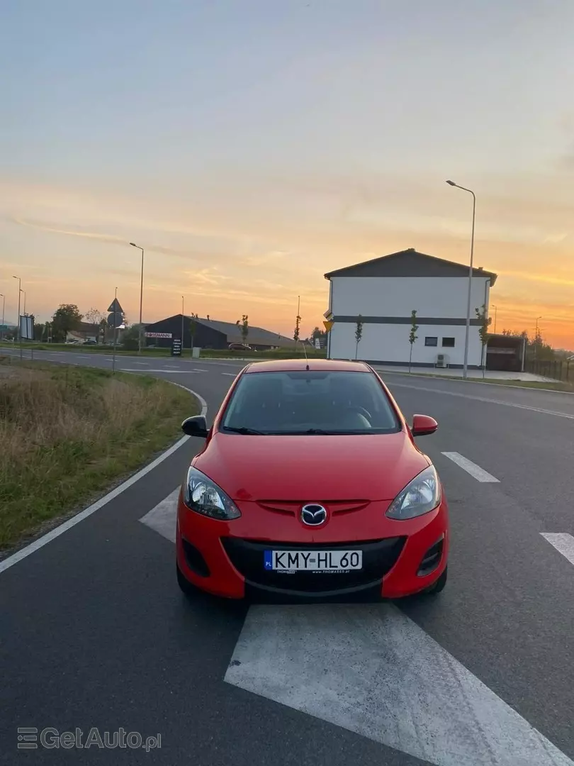 MAZDA 2 