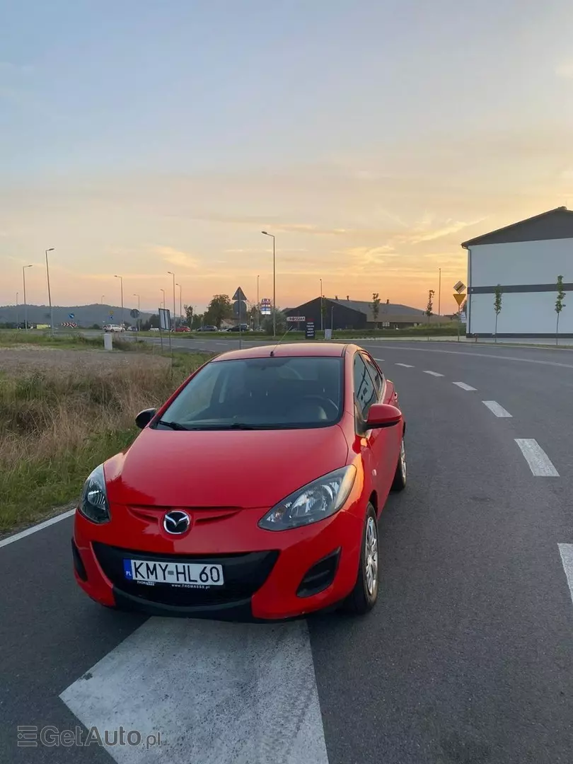 MAZDA 2 