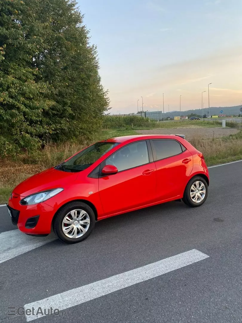 MAZDA 2 