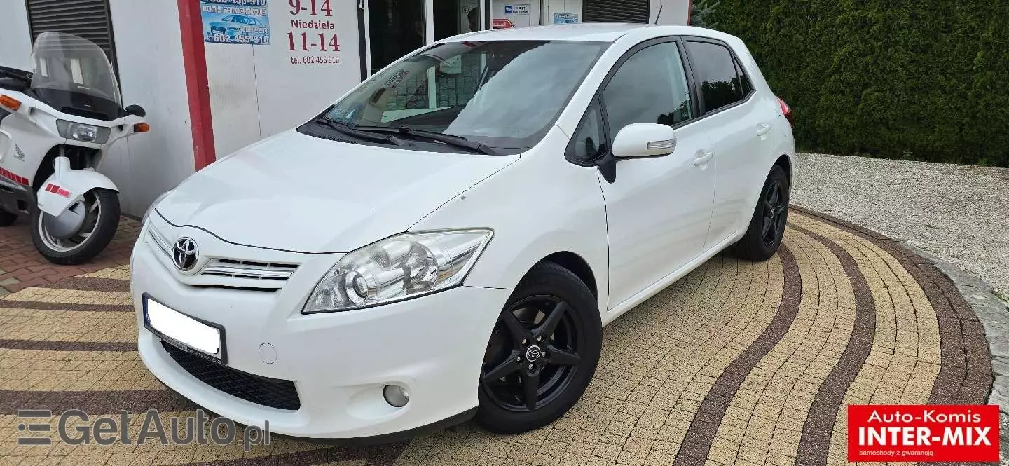 TOYOTA Auris 