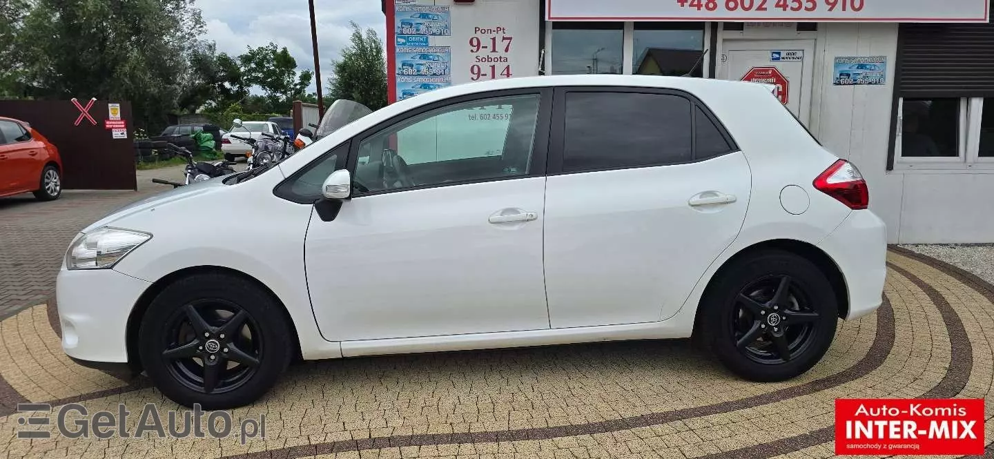 TOYOTA Auris 