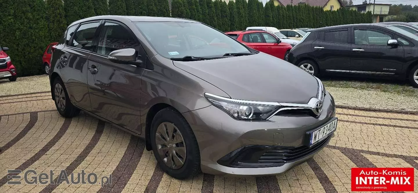 TOYOTA Auris 