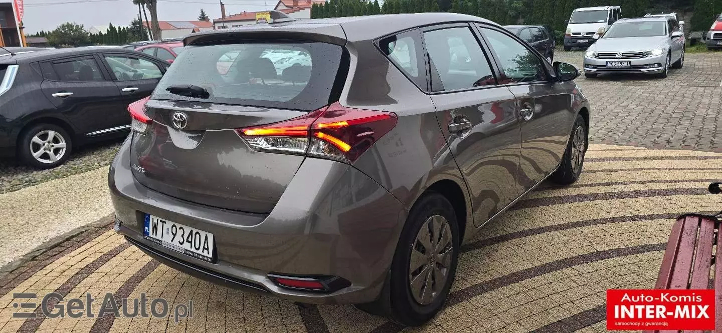 TOYOTA Auris 