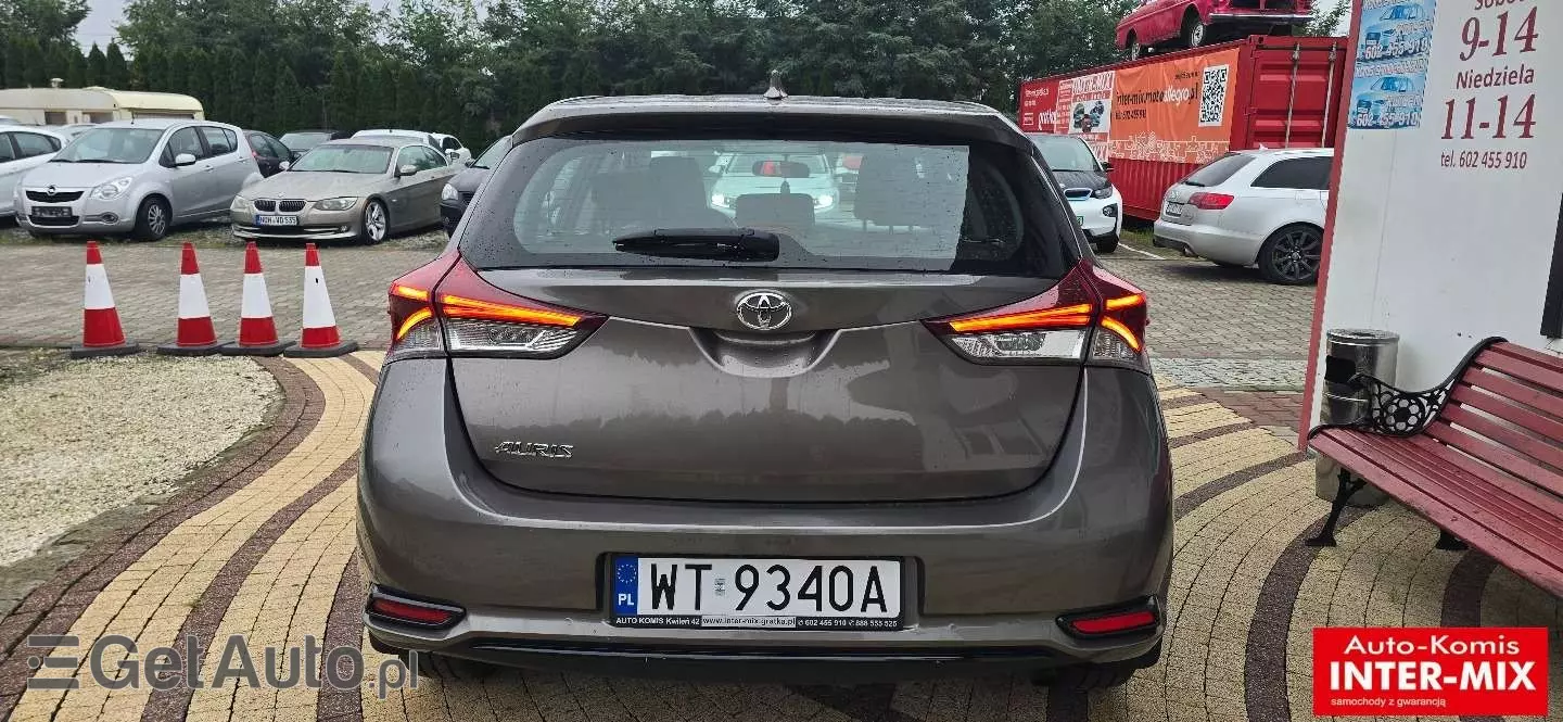 TOYOTA Auris 