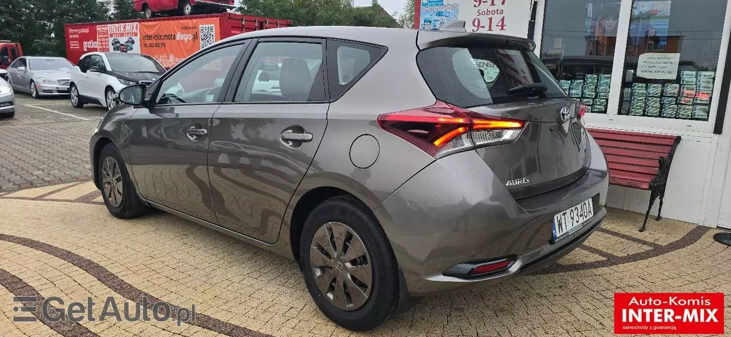 TOYOTA Auris 