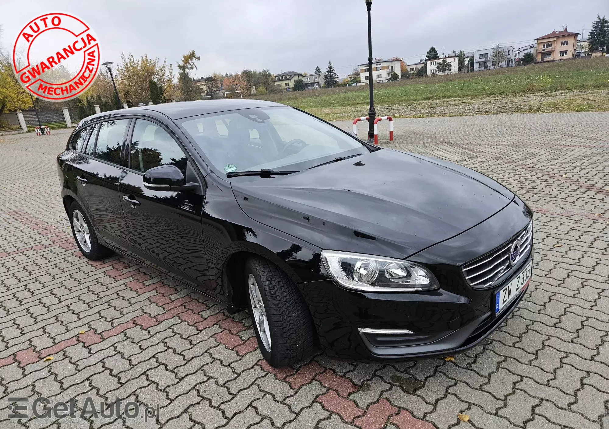 VOLVO V60 Momentum