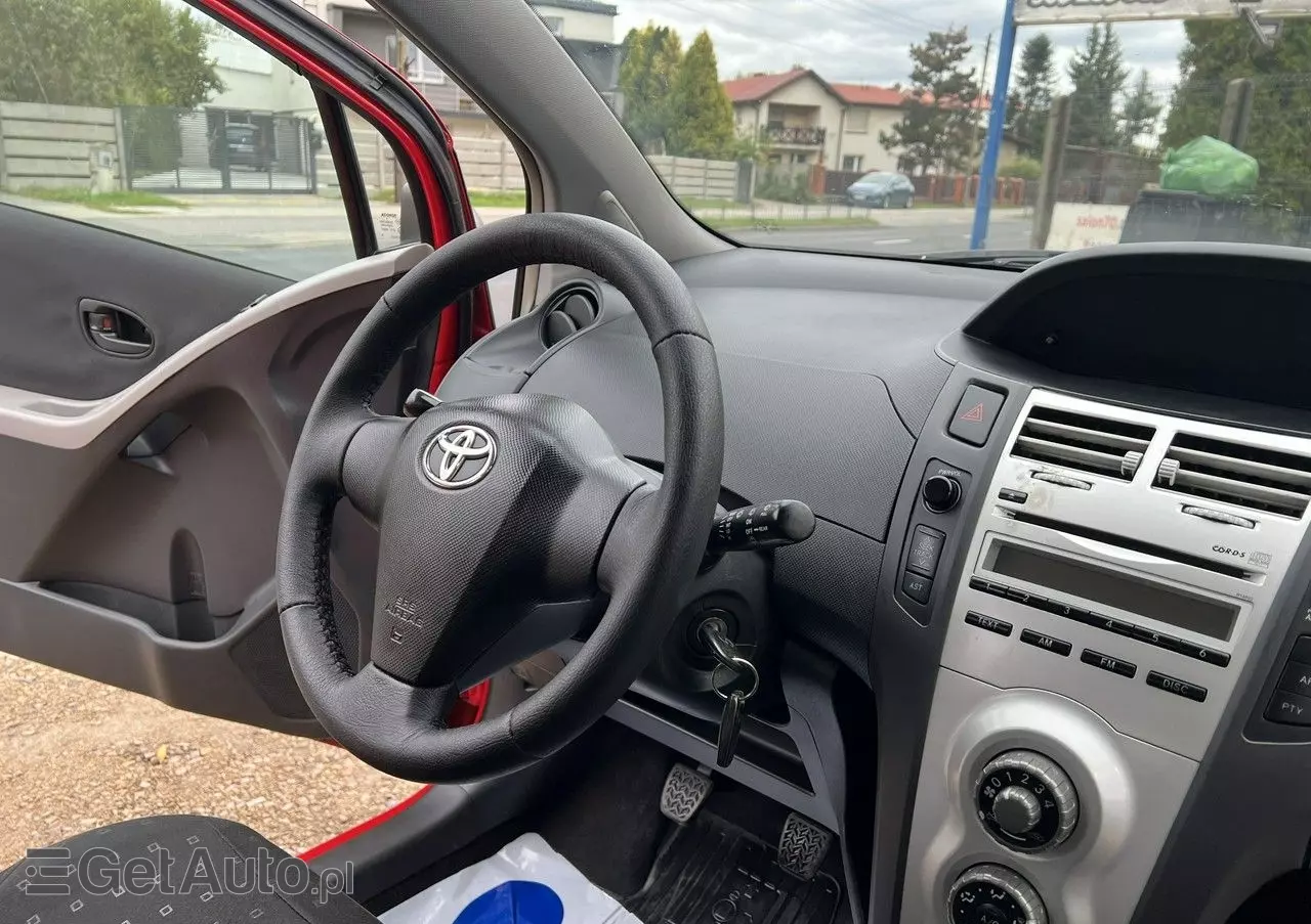 TOYOTA Yaris 