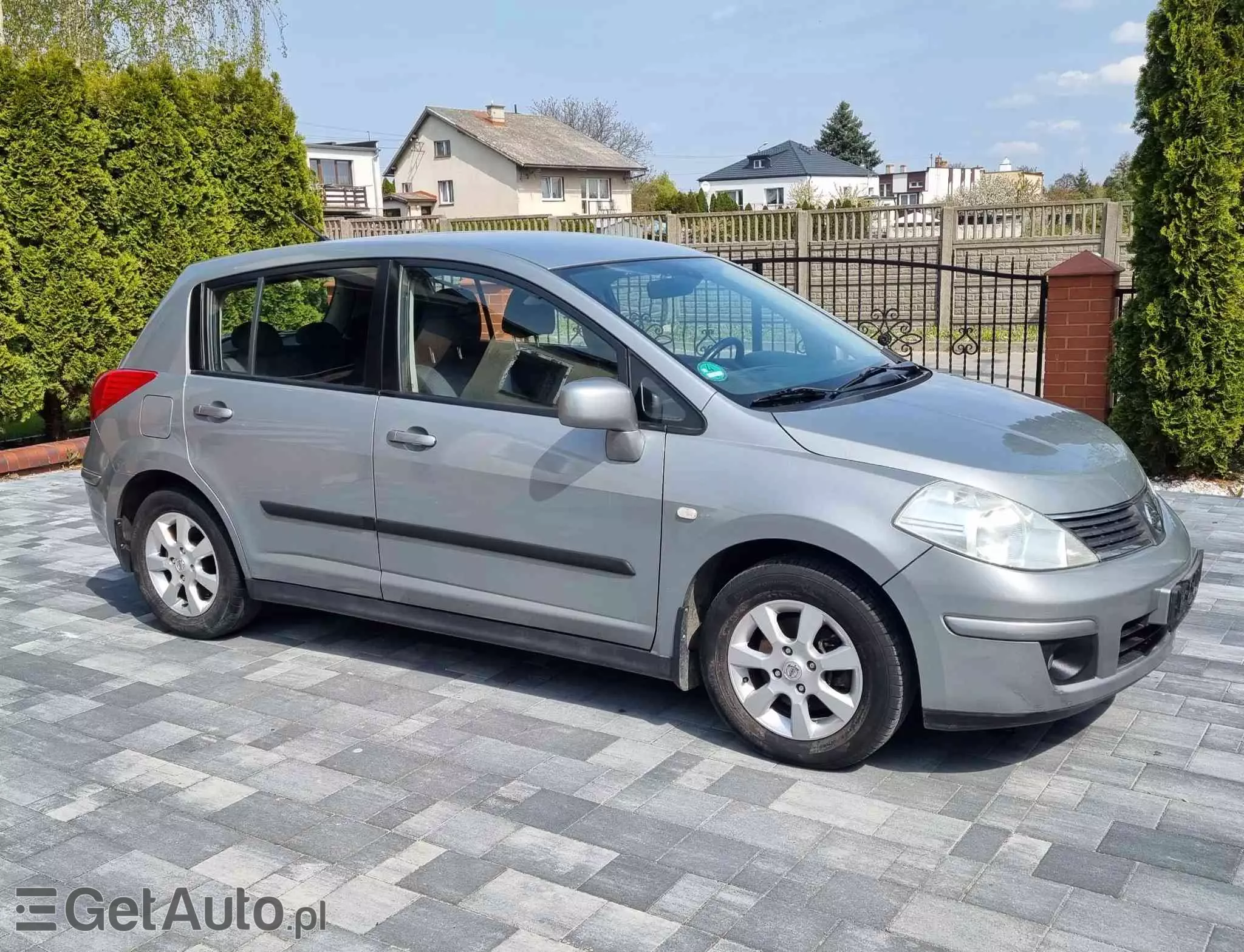 NISSAN Tiida 