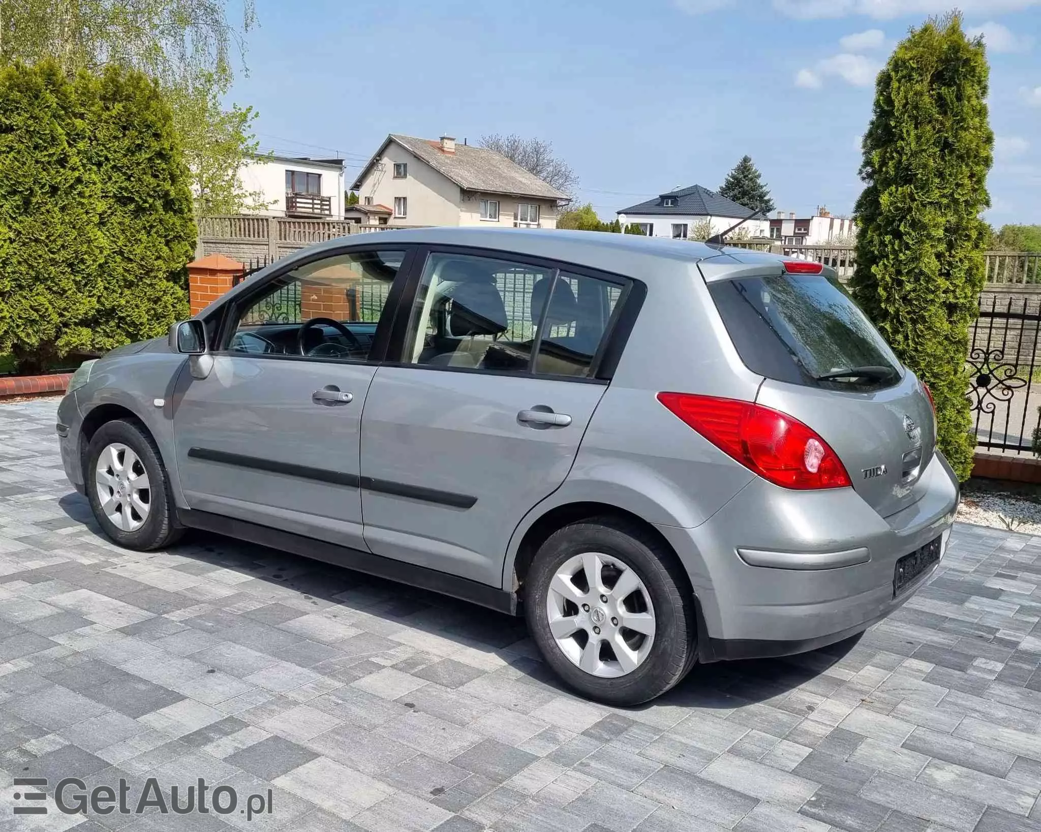 NISSAN Tiida 