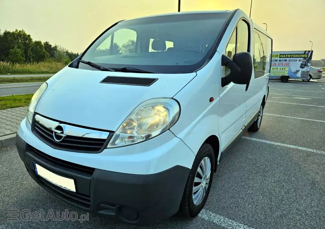 OPEL Vivaro 2.5 CDTi L1H1 Tour