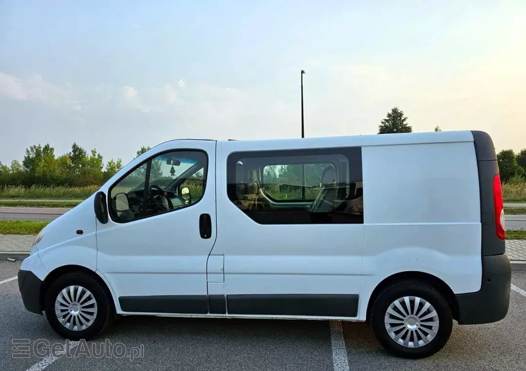 OPEL Vivaro 2.5 CDTi L1H1 Tour