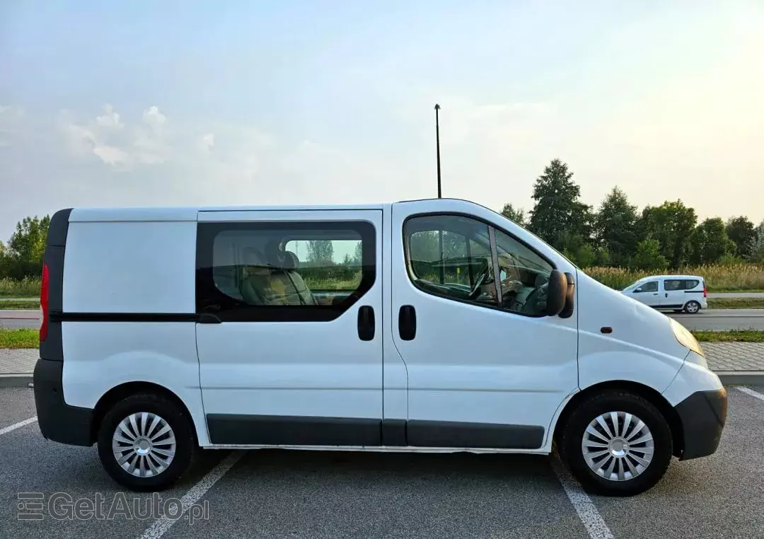 OPEL Vivaro 2.5 CDTi L1H1 Tour