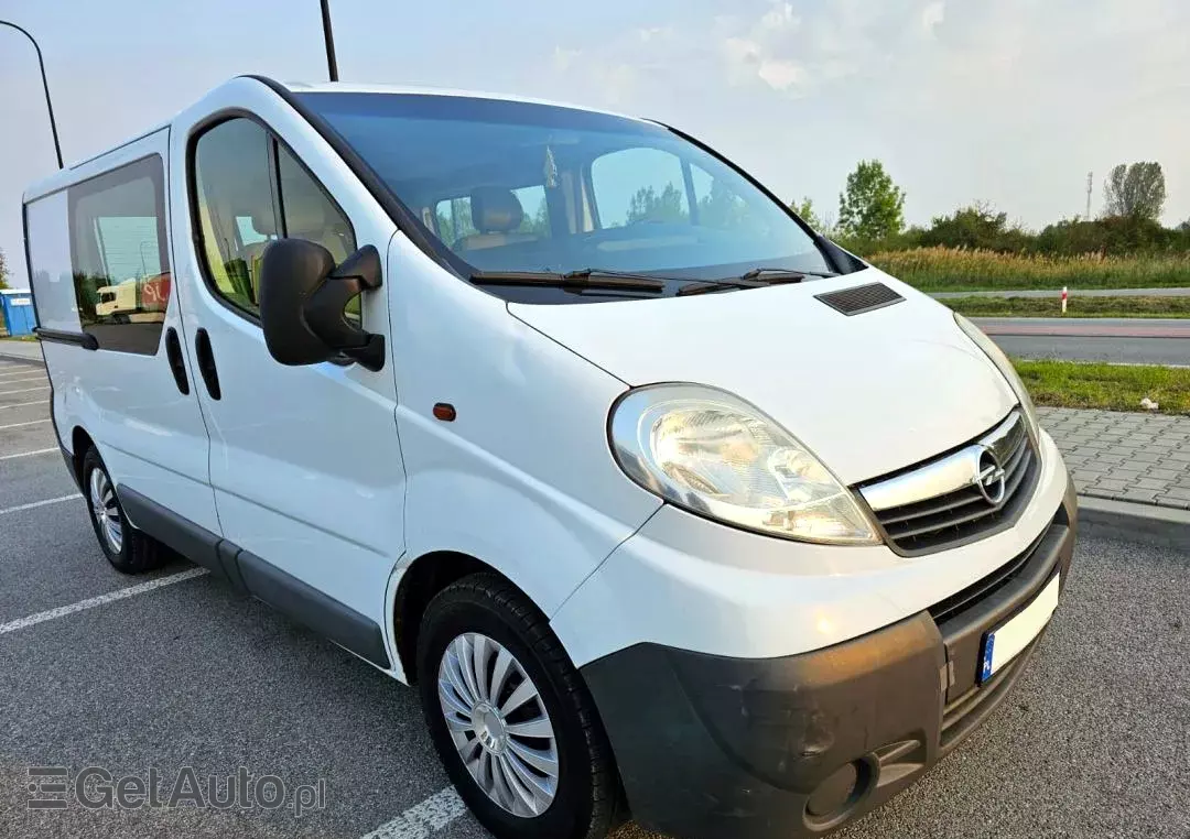 OPEL Vivaro 2.5 CDTi L1H1 Tour