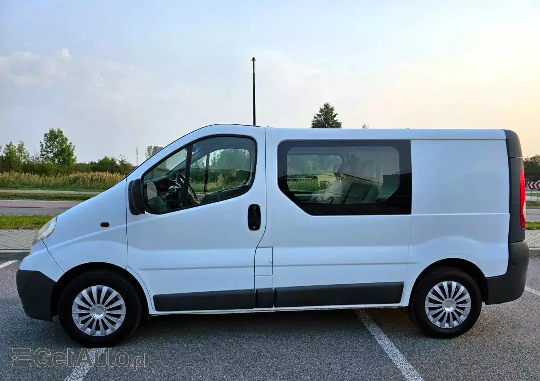 OPEL Vivaro 2.5 CDTi L1H1 Tour