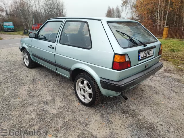 VOLKSWAGEN Golf 