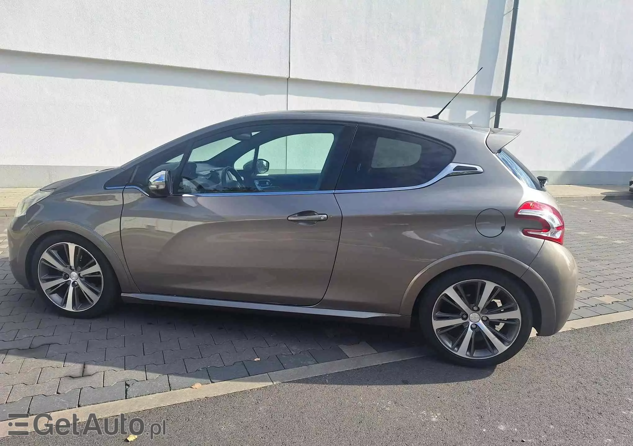 PEUGEOT 208 Allure