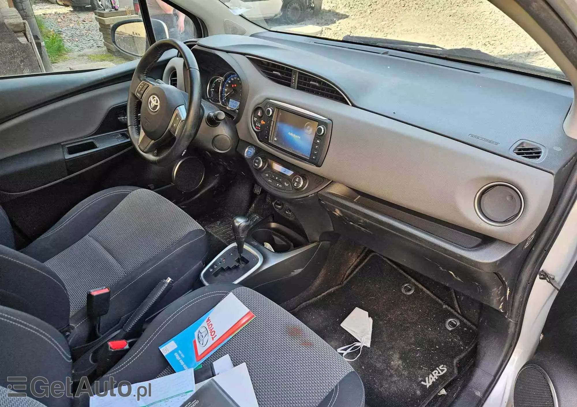 TOYOTA Yaris Comfort e-CVT