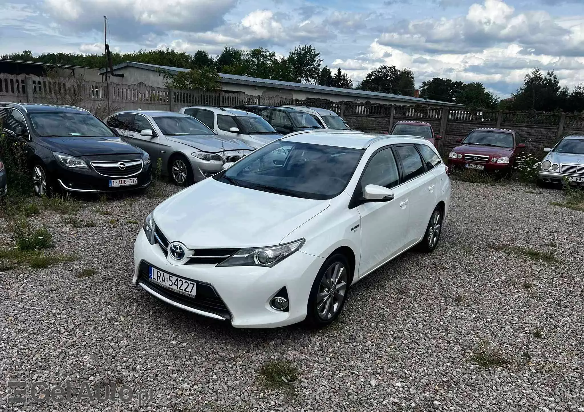 TOYOTA Auris 1.8 VVT-i Hybrid Automatik Touring Sports Design Edition