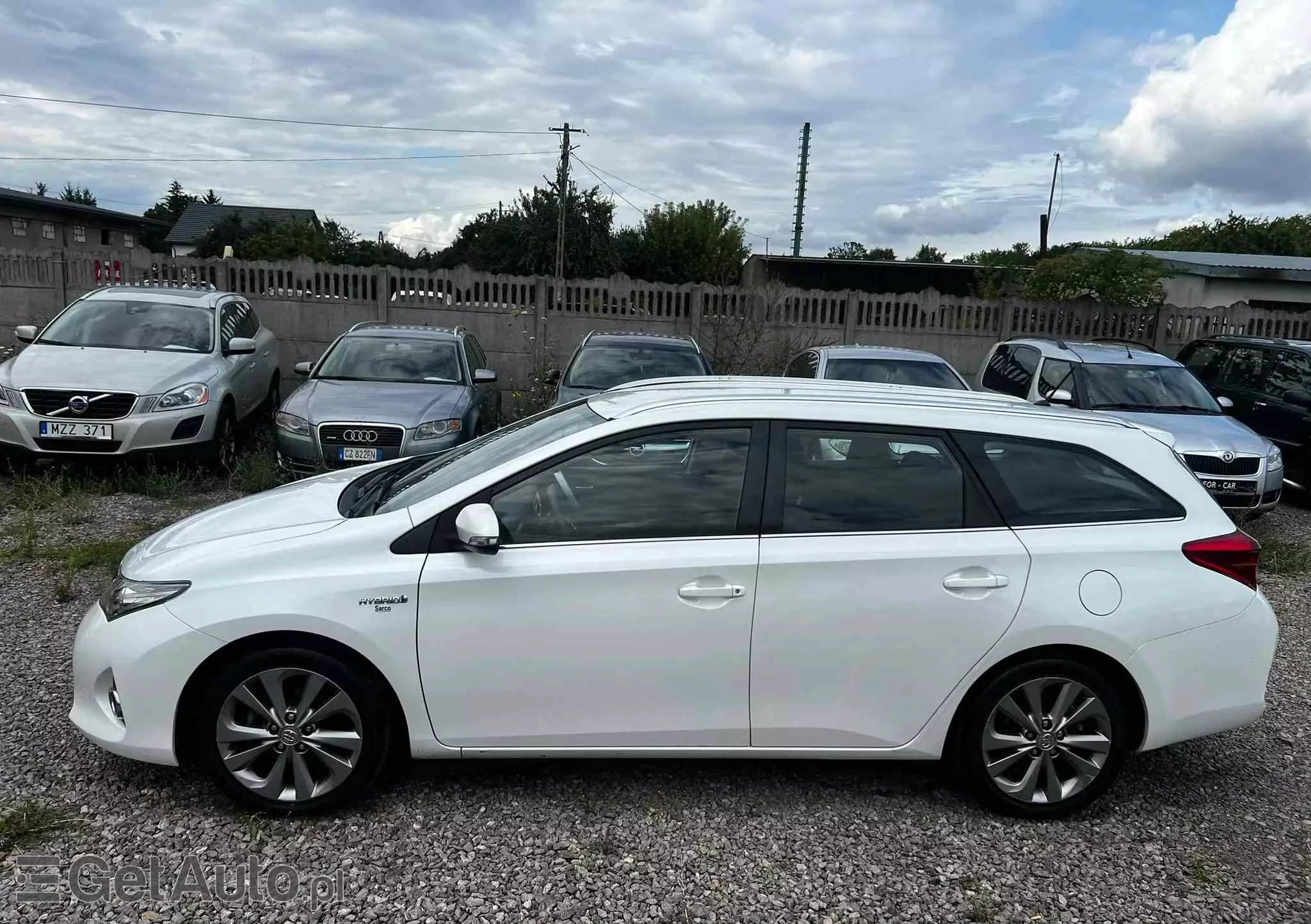 TOYOTA Auris 1.8 VVT-i Hybrid Automatik Touring Sports Design Edition