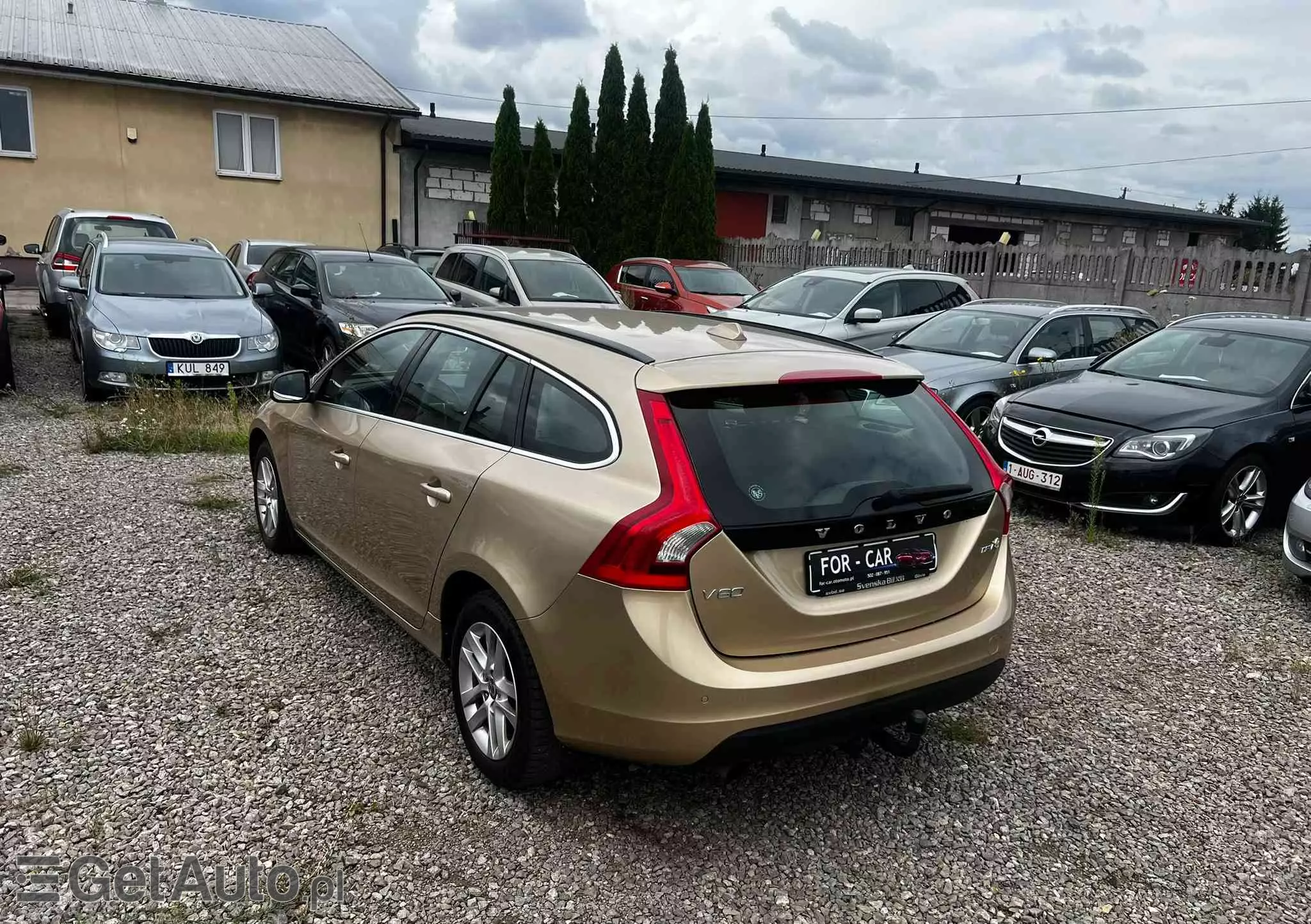 VOLVO V60 