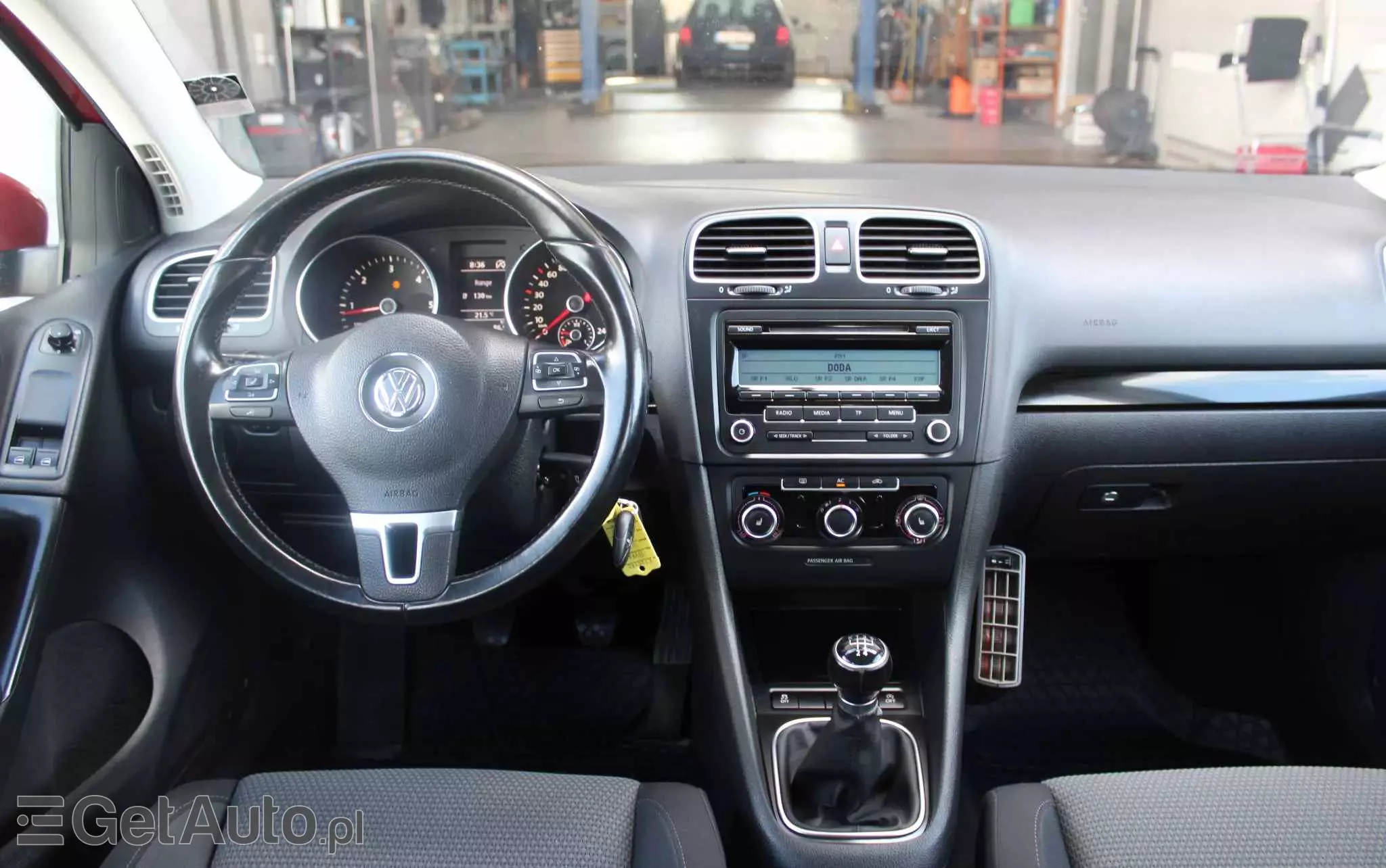 VOLKSWAGEN Golf 