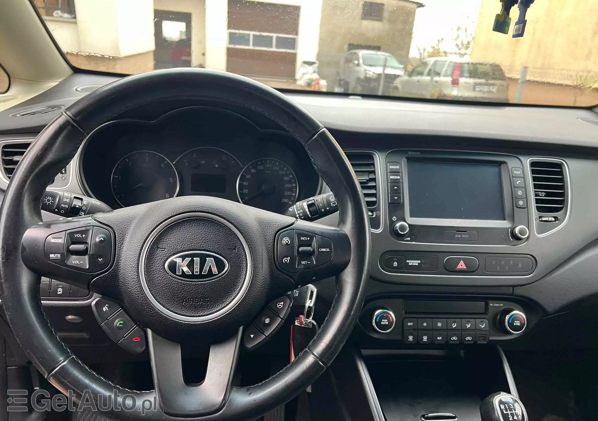 KIA Carens 