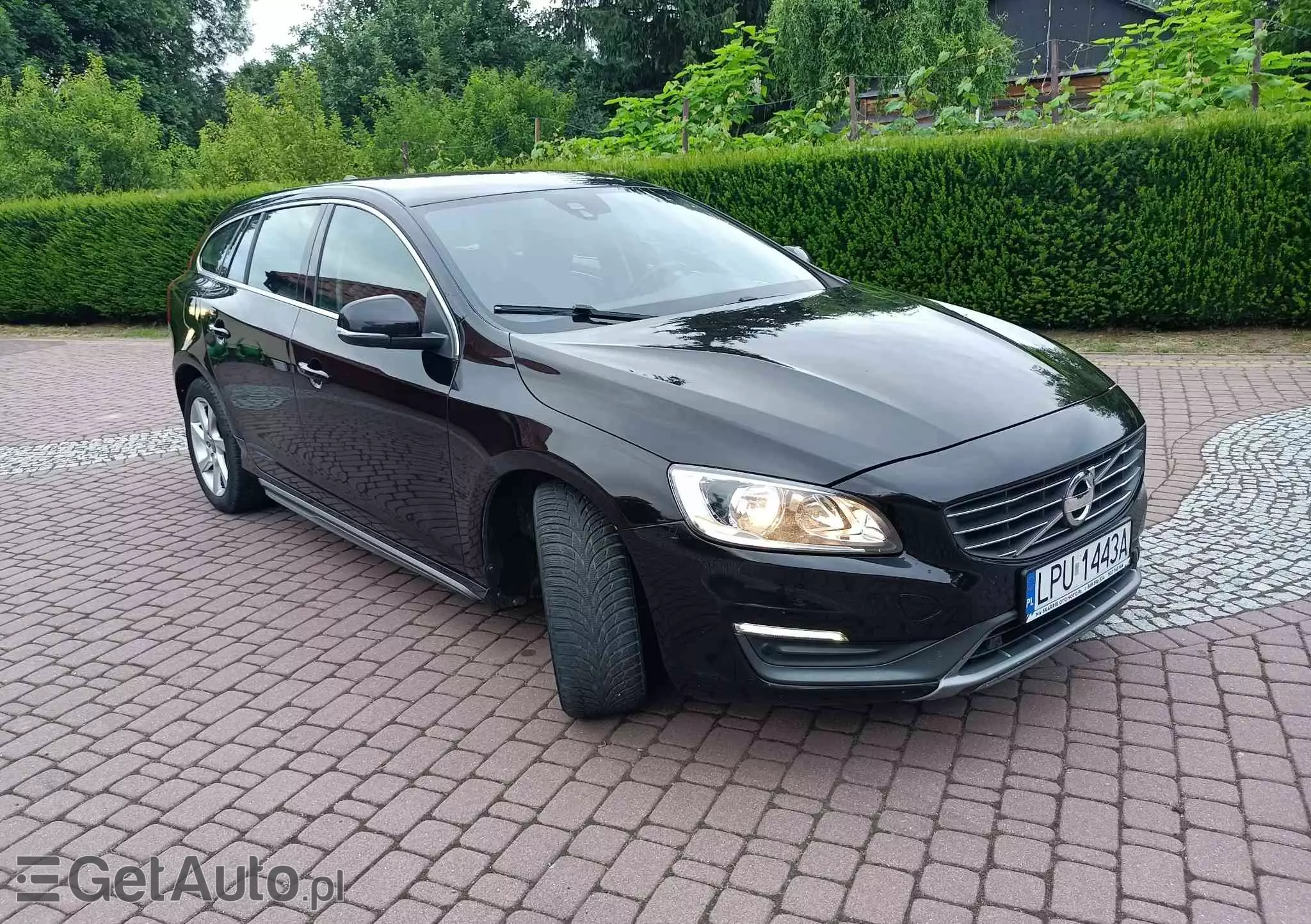 VOLVO V60 Momentum