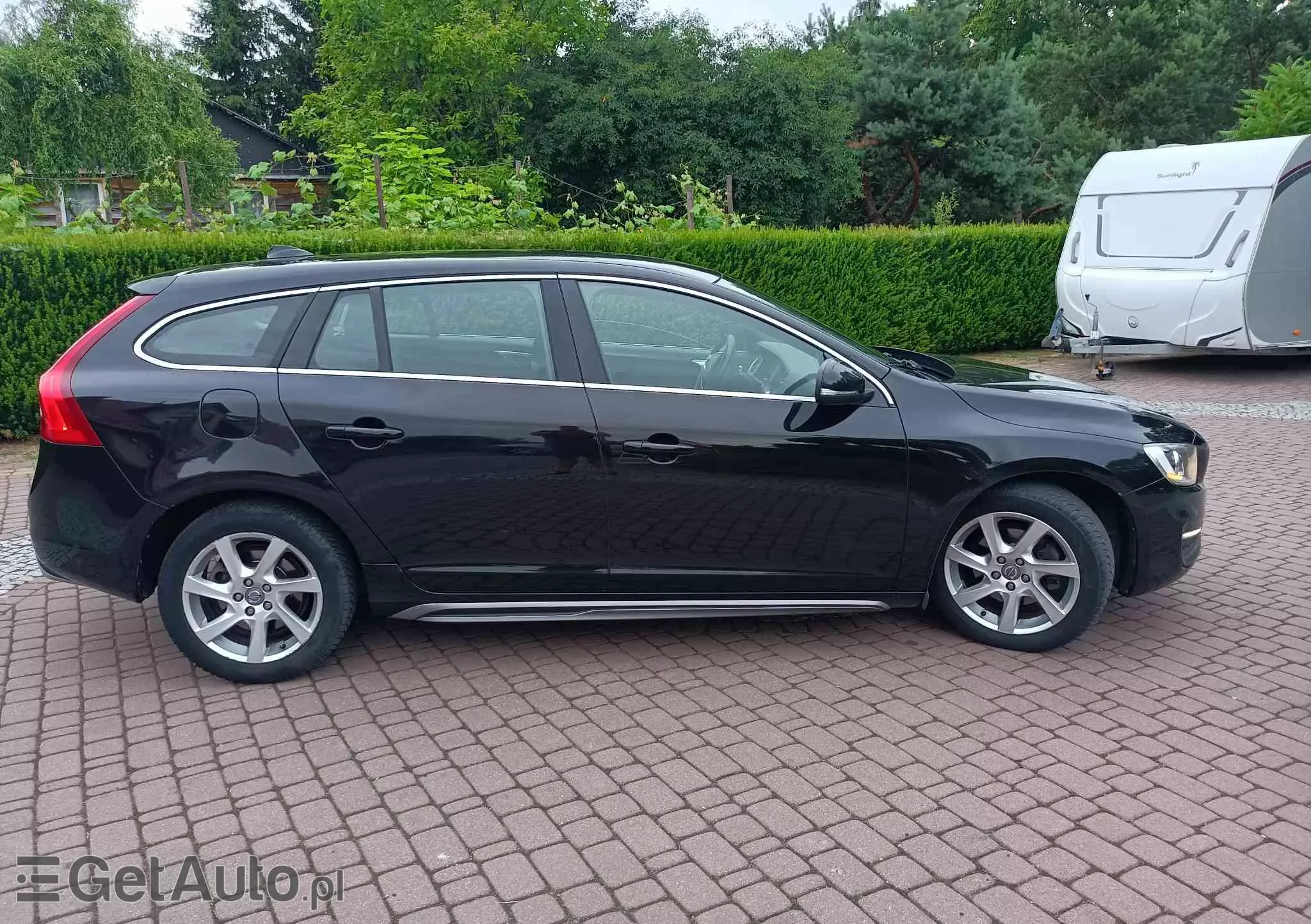 VOLVO V60 Momentum